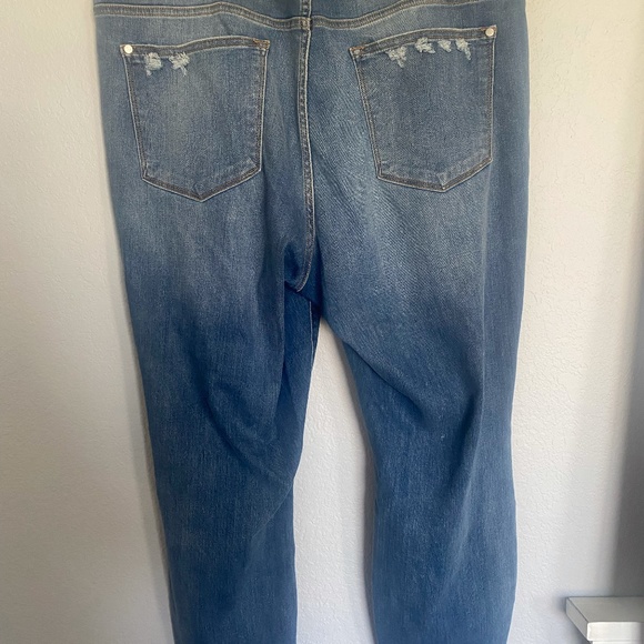 Judy Blue Distressed Slim Fit Jeans - Picture 3 of 7